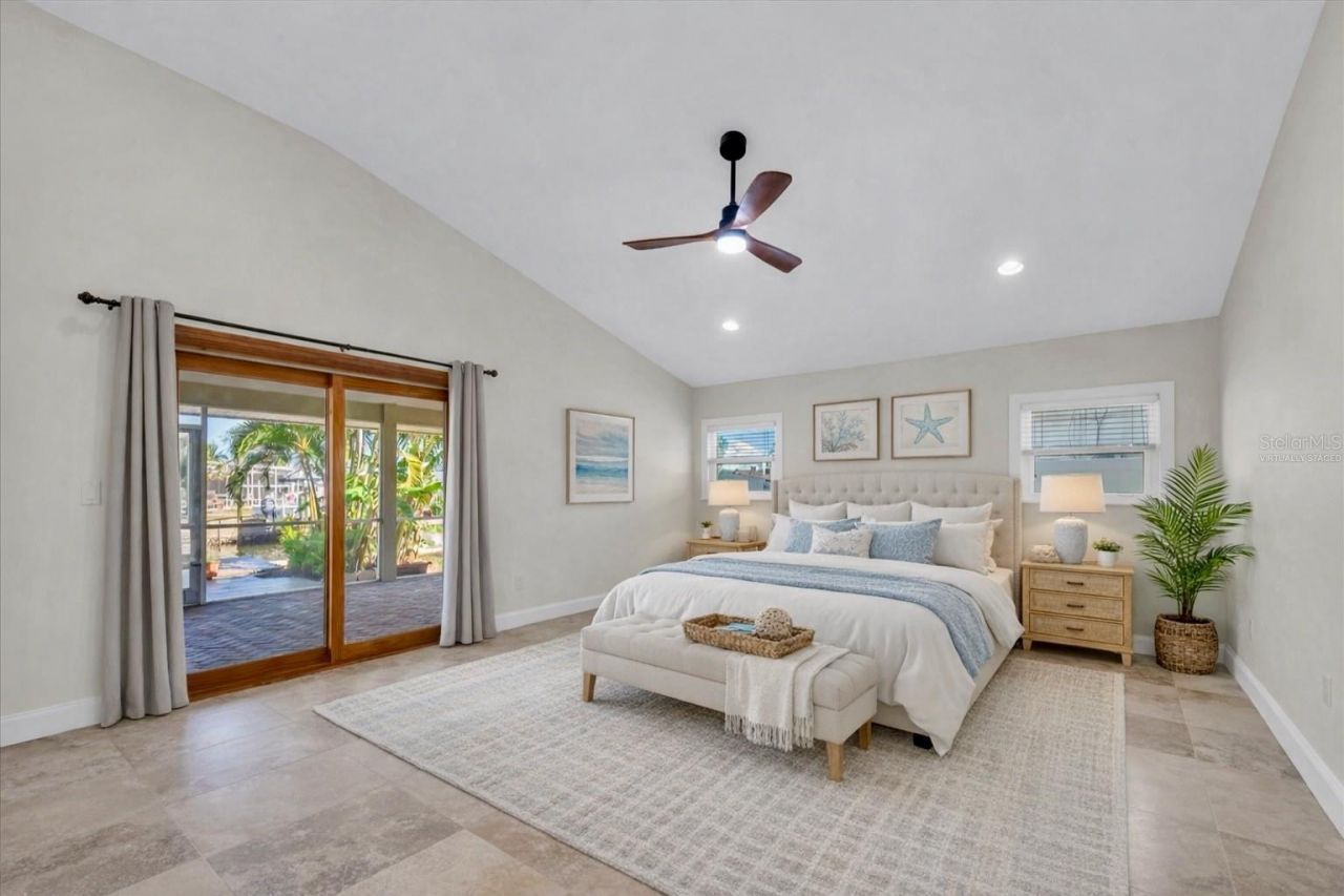 9453 Treasure Lane Ne, Saint Petersburg, FL 33702 Photo