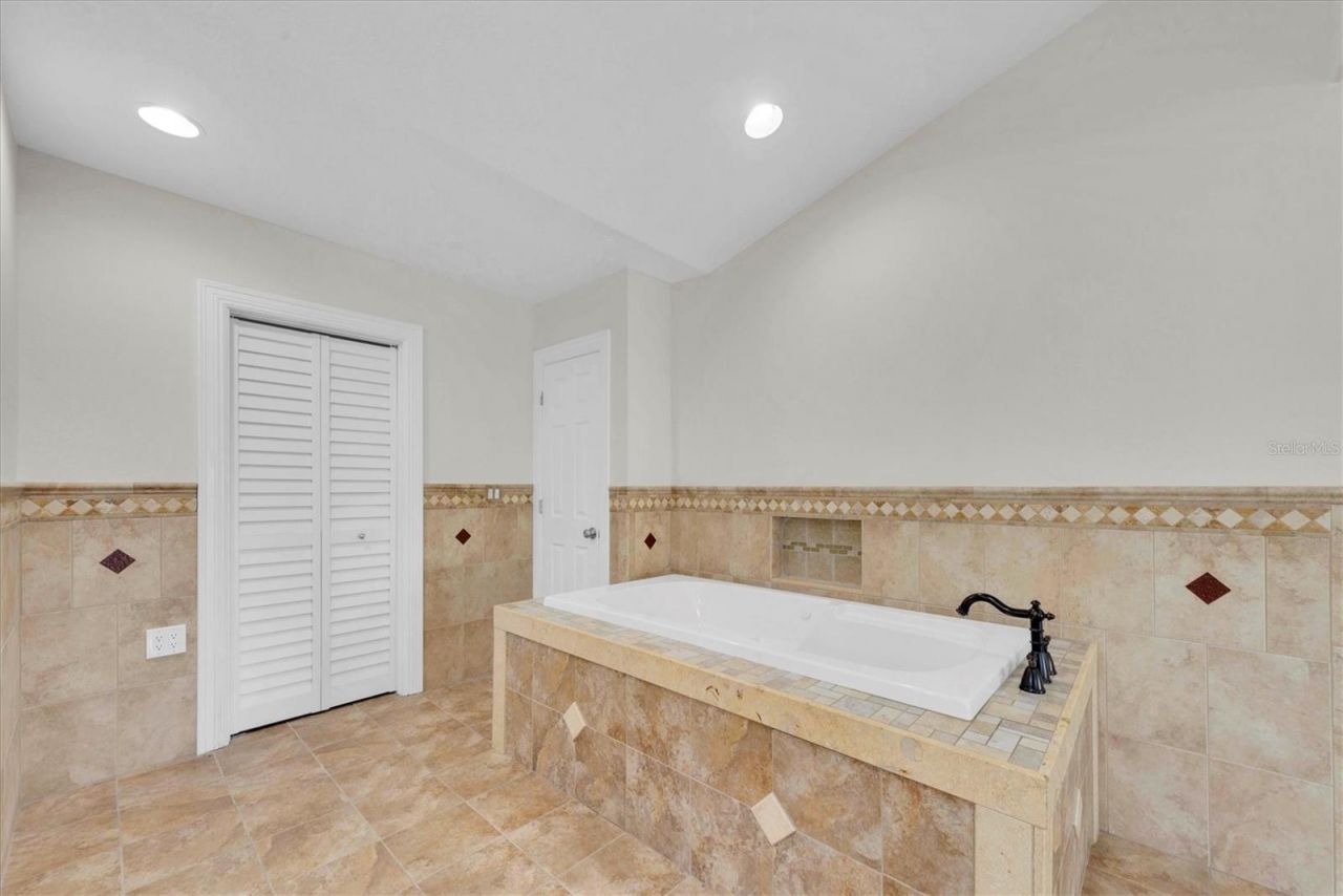 9453 Treasure Lane Ne, Saint Petersburg, FL 33702 Photo