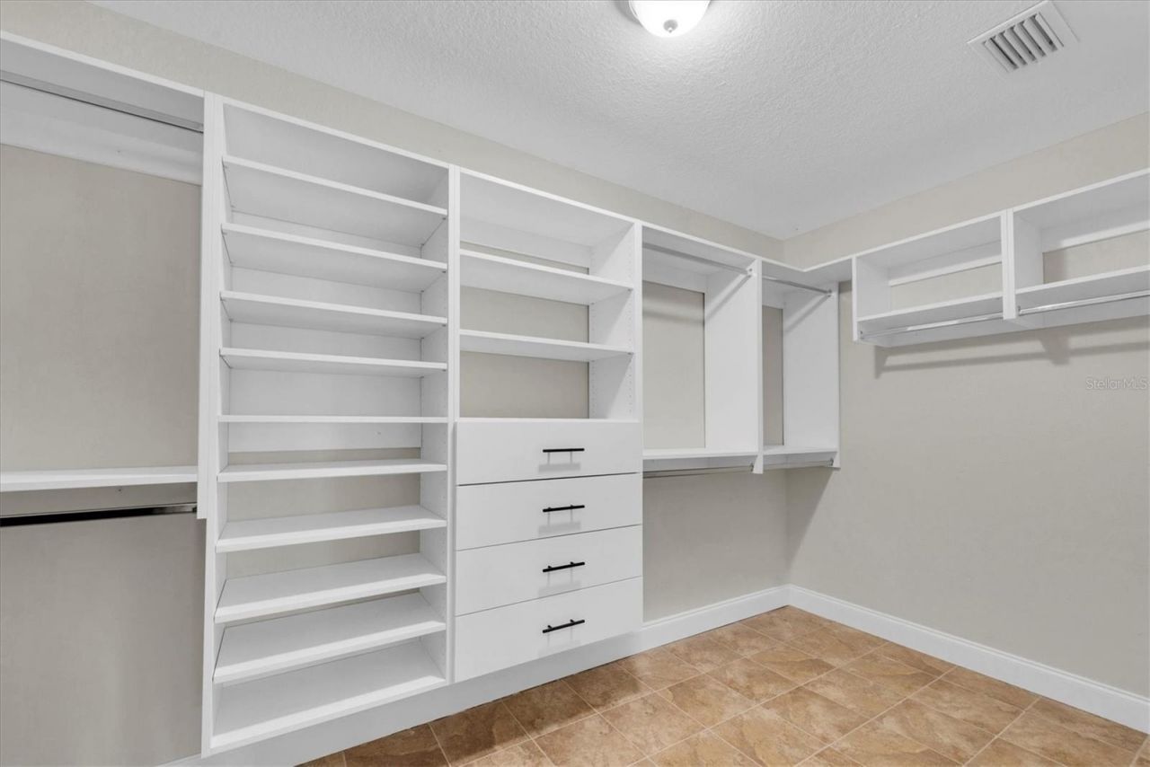 9453 Treasure Lane Ne, Saint Petersburg, FL 33702 Photo