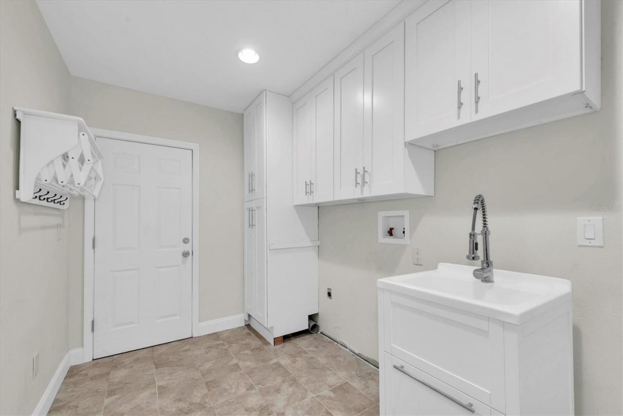 9453 Treasure Lane Ne, Saint Petersburg, FL 33702 Photo