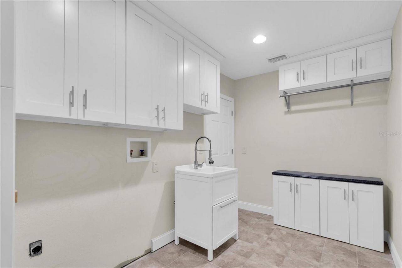 9453 Treasure Lane Ne, Saint Petersburg, FL 33702 Photo