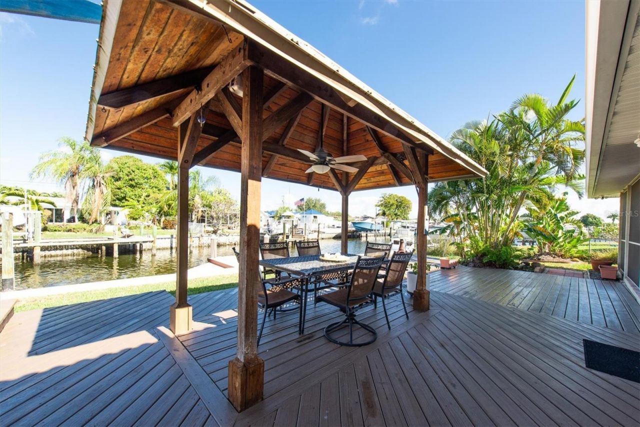 9453 Treasure Lane Ne, Saint Petersburg, FL 33702 Photo