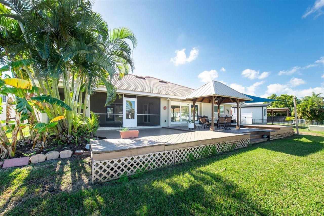 9453 Treasure Lane Ne, Saint Petersburg, FL 33702 Photo