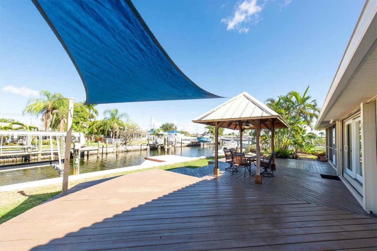 9453 Treasure Lane Ne, Saint Petersburg, FL 33702 Photo