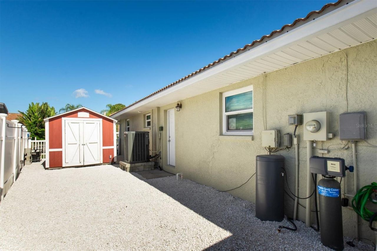 9453 Treasure Lane Ne, Saint Petersburg, FL 33702 Photo