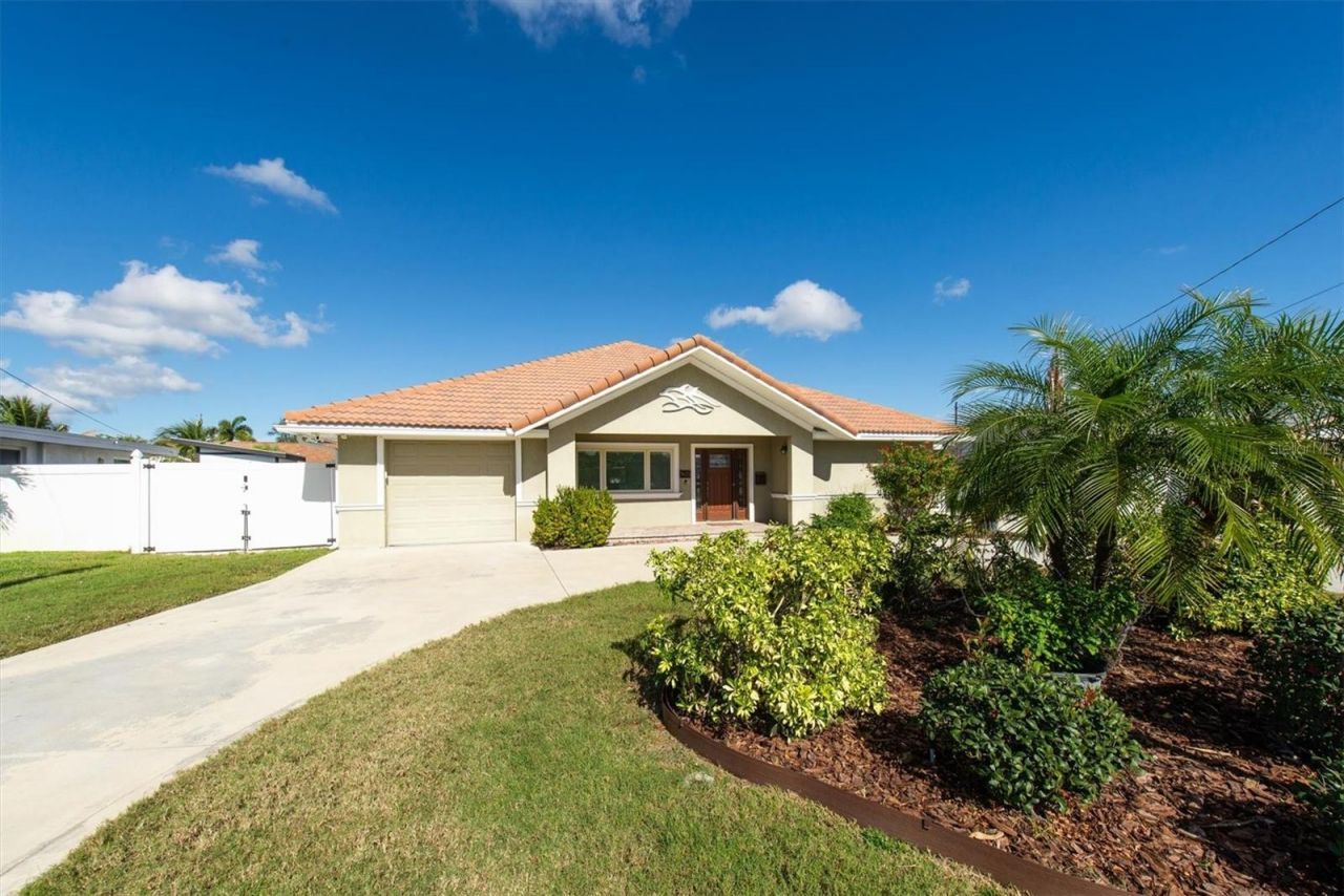 9453 Treasure Lane Ne, Saint Petersburg, FL 33702 Photo