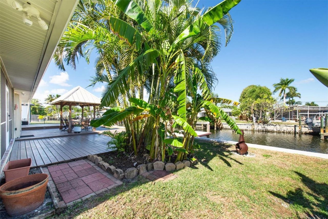 9453 Treasure Lane Ne, Saint Petersburg, FL 33702 Photo