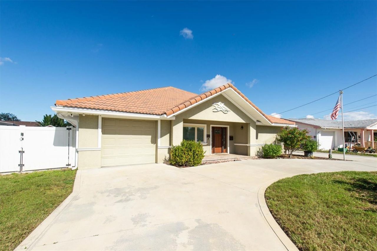 9453 Treasure Lane Ne, Saint Petersburg, FL 33702 Photo