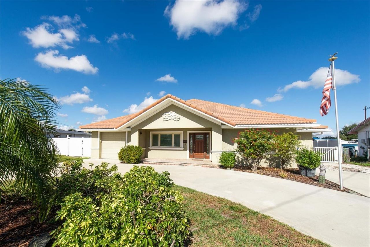 9453 Treasure Lane Ne, Saint Petersburg, FL 33702 Photo