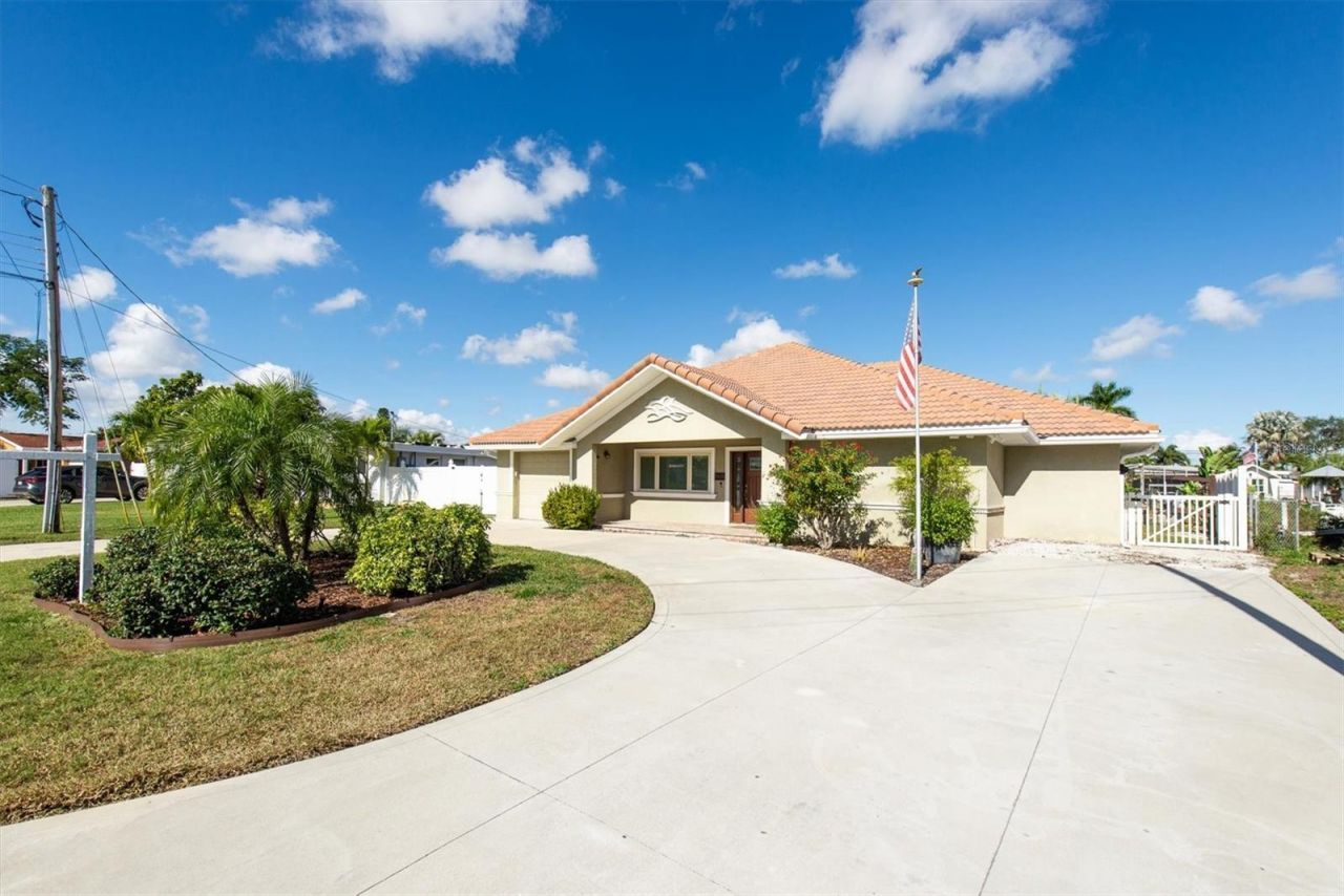 9453 Treasure Lane Ne, Saint Petersburg, FL 33702 Photo