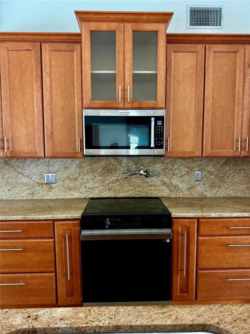9453 Treasure Lane Ne, Saint Petersburg, FL 33702 Photo