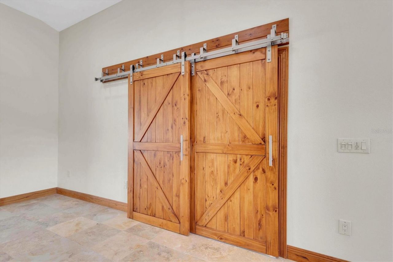 9453 Treasure Lane Ne, Saint Petersburg, FL 33702 Photo