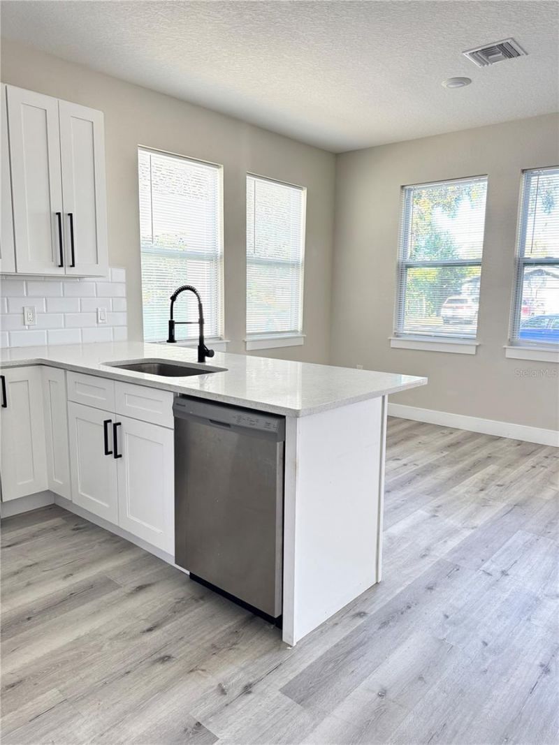 6900 Dartmouth Avenue N, Saint Petersburg, FL 33710 Photo