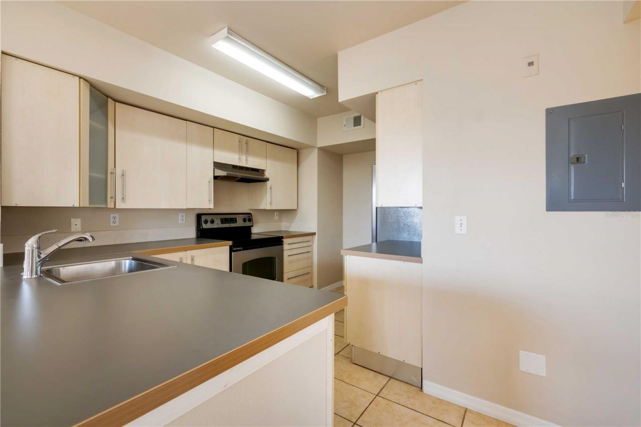 1030 Villagio Circle, Unit 204, Sarasota, FL 34237 Photo