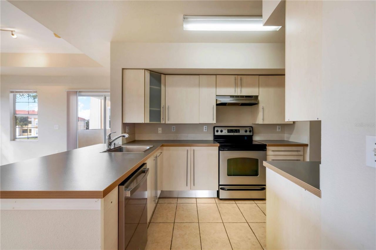 1030 Villagio Circle, Unit 204, Sarasota, FL 34237 Photo