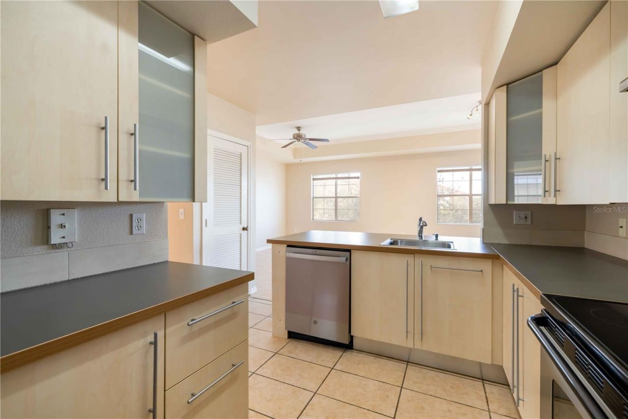 1030 Villagio Circle, Unit 204, Sarasota, FL 34237 Photo