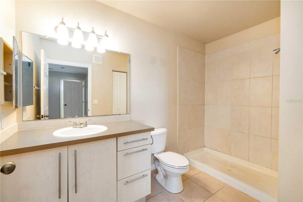 1030 Villagio Circle, Unit 204, Sarasota, FL 34237 Photo
