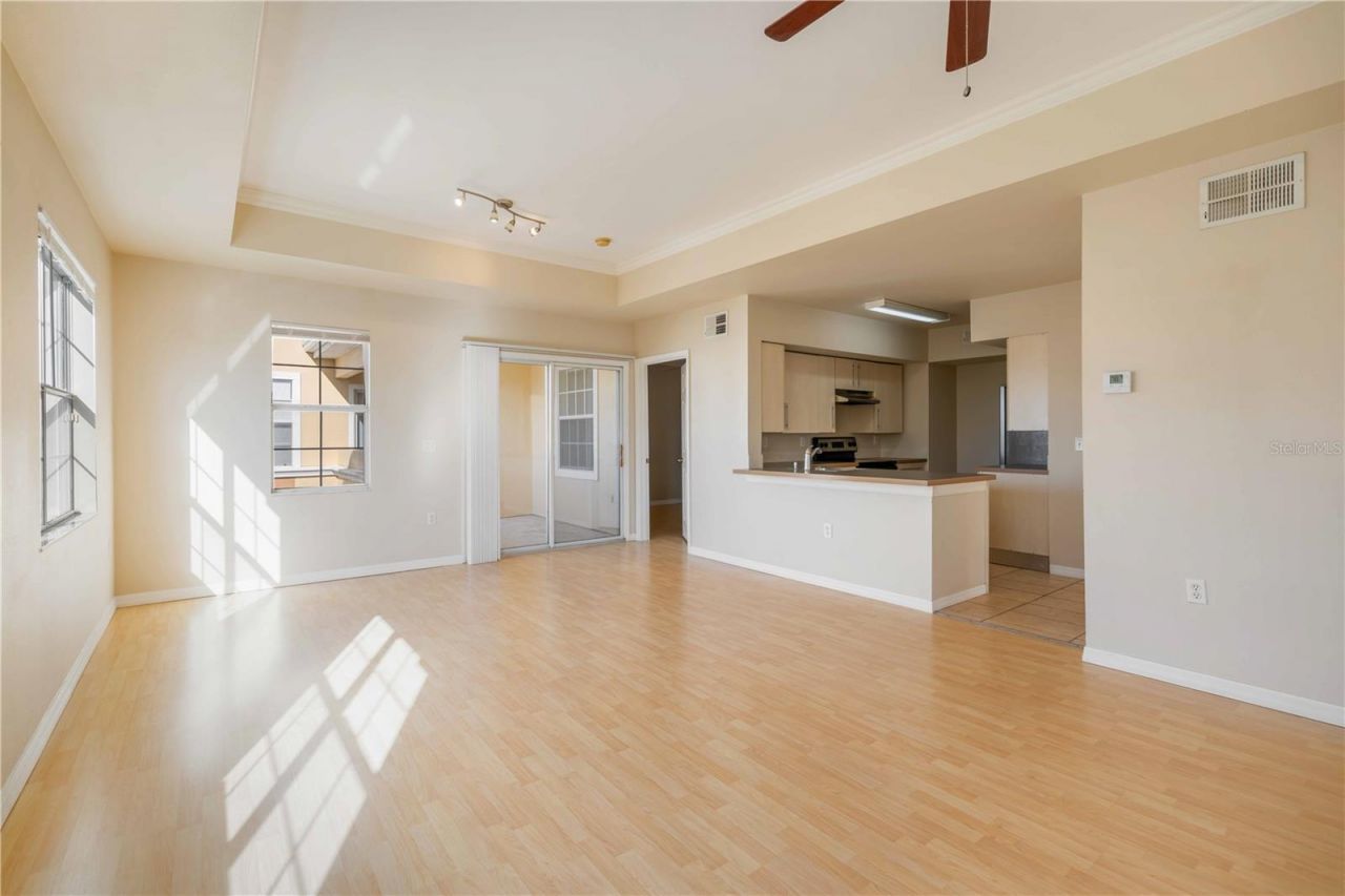 1030 Villagio Circle, Unit 204, Sarasota, FL 34237 Photo