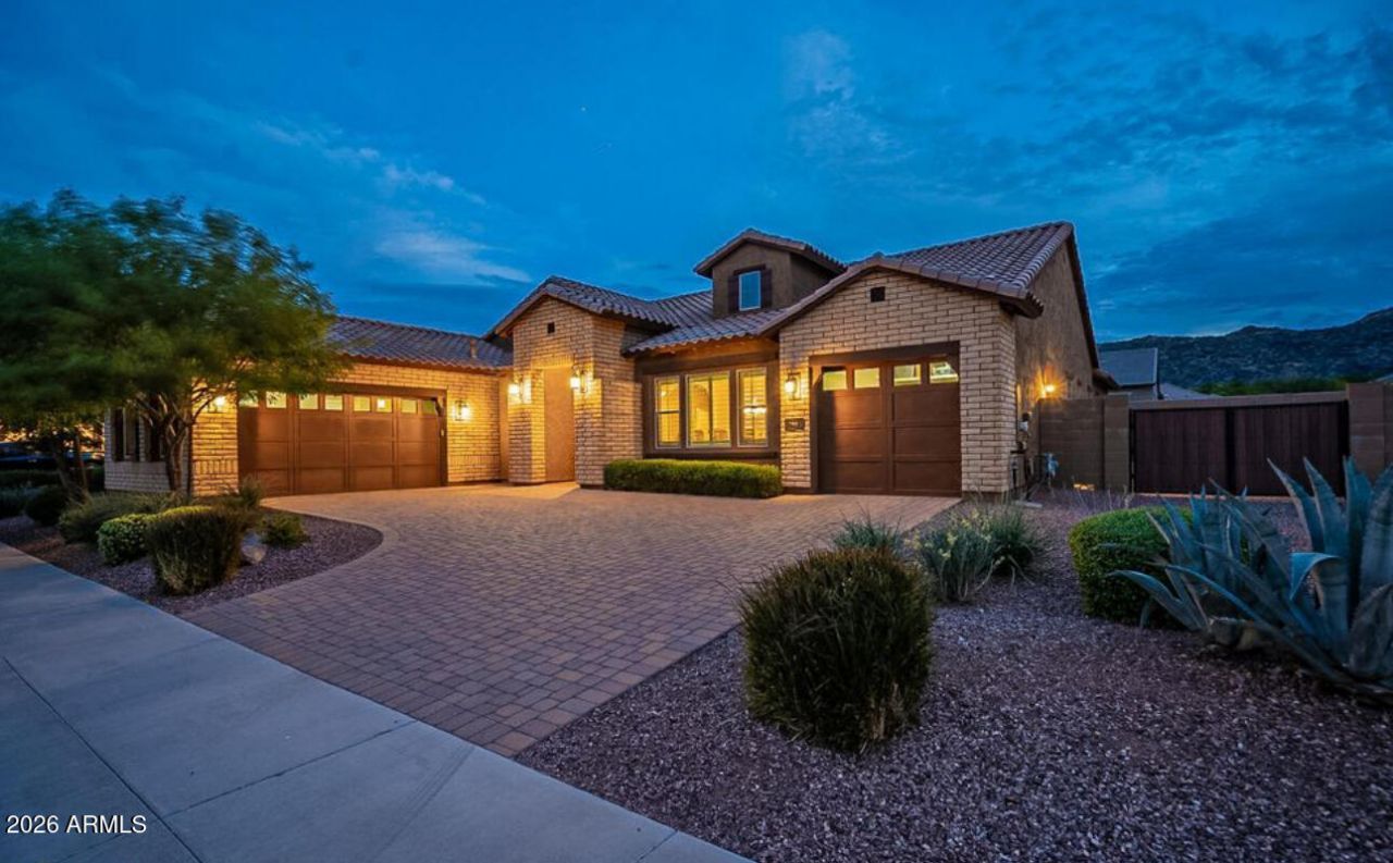 2915 E Constance Way, Phoenix, AZ 85042 Main Photo