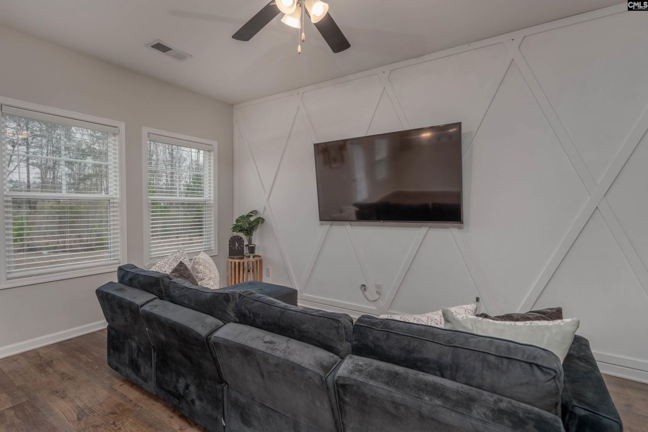 715 Equinox Lane Photo 4