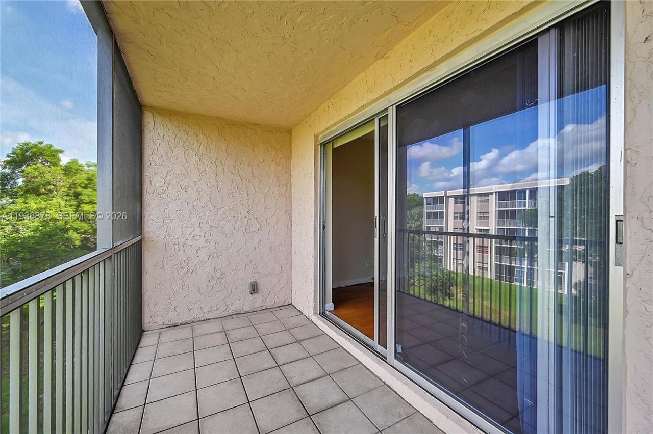 1100 NW 87th Ave, Unit 401, Coral Springs, FL 33071 Photo
