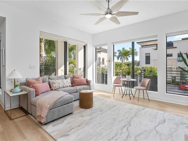 1111 Central AVE, Unit 207, NAPLES, FL 34102