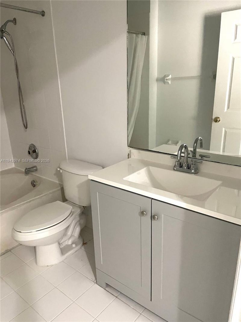 5640 NW 115th Ct , Unit 208, Doral, FL 33178 Photo