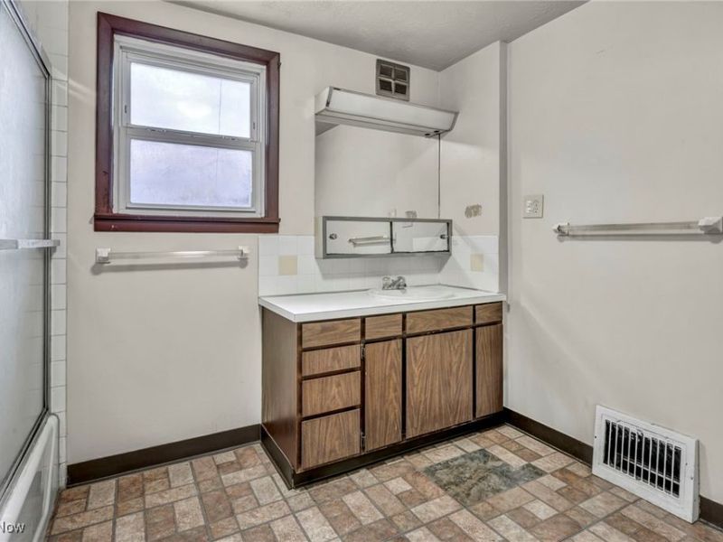 36 W Wilbeth Road, Akron, OH 44301 Photo 15