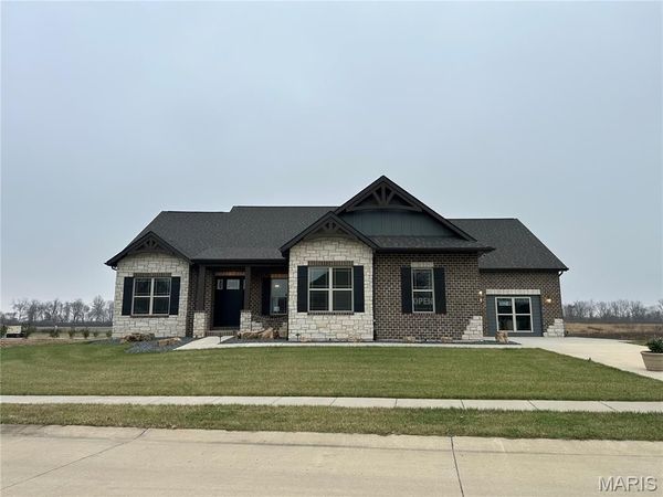800 Daniel Drive, Mascoutah, IL 62258
