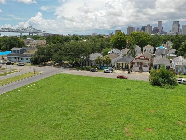 627 THAYER Street, New Orleans, LA 70114