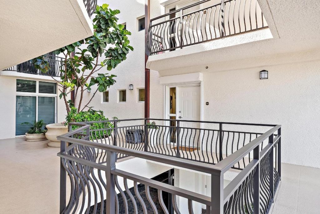 314 Inlet Way, Unit 103, Palm Beach Shores, FL 33404 Photo