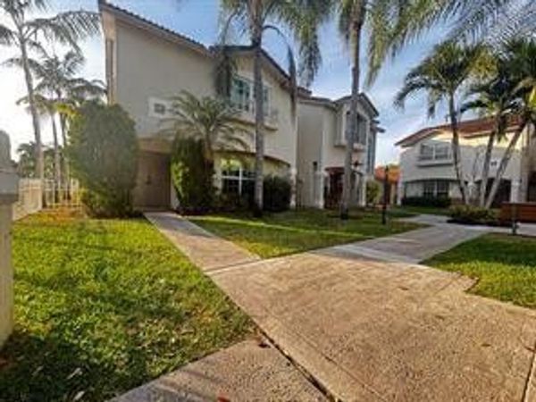 10843 NW 8th Street, Pembroke Pines, FL 33026