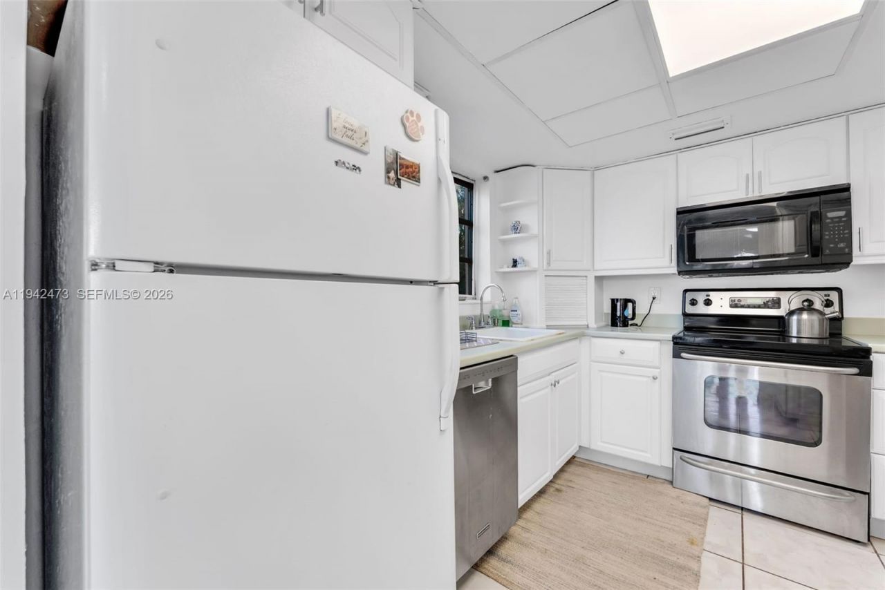 11840 NE 19th Dr, Unit 9, North Miami, FL 33181 Photo