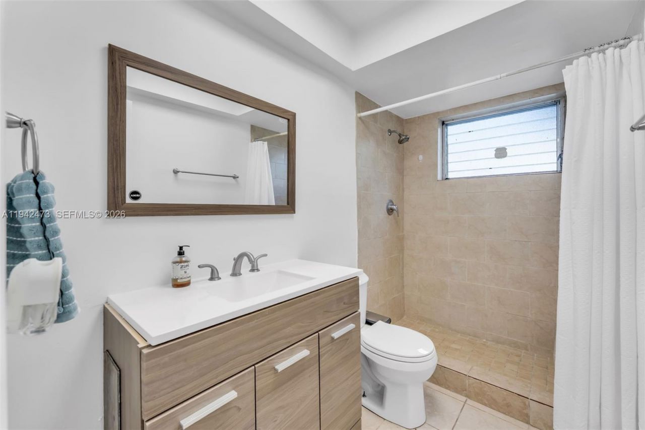 11840 NE 19th Dr, Unit 9, North Miami, FL 33181 Photo