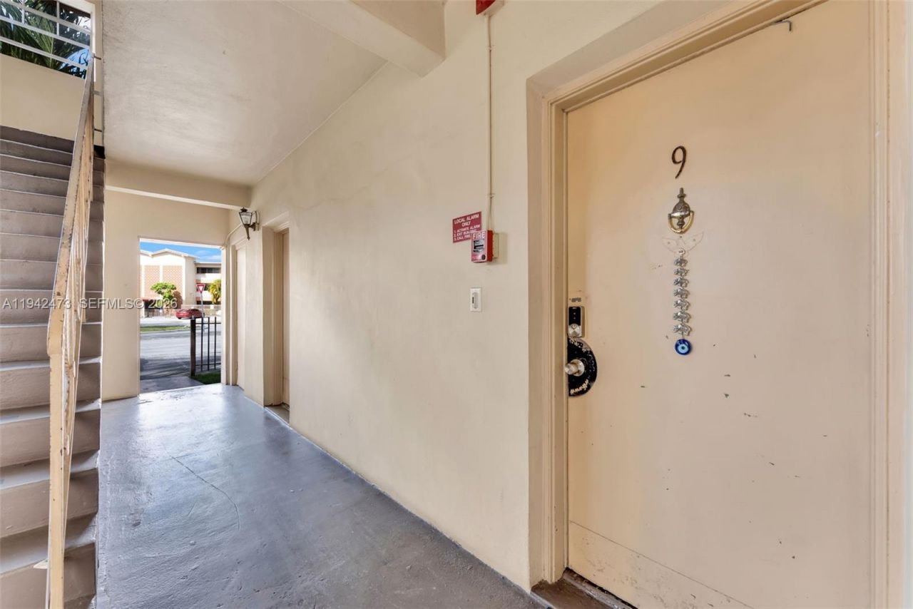 11840 NE 19th Dr, Unit 9, North Miami, FL 33181 Photo