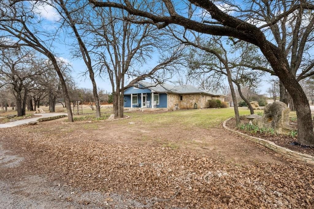 915 Live Oak Circle, Hico, TX 76457 Main Photo