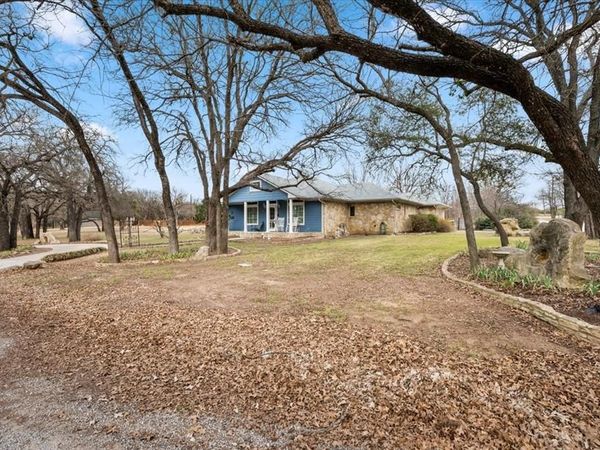 915 Live Oak Circle, Hico, TX 76457