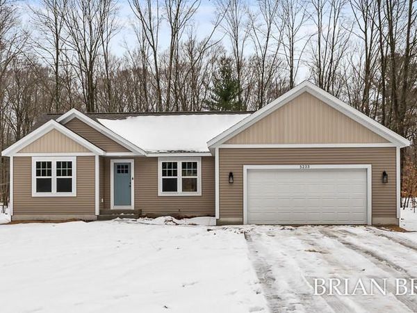 5233 W Lakewood Road, Whitehall, MI 49461