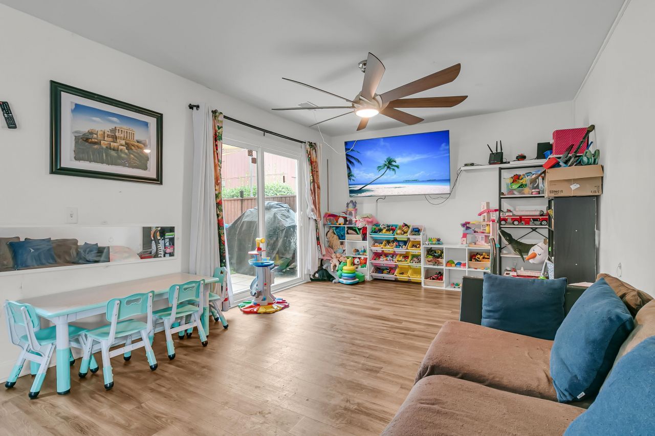 104 Kings Way Photo 16