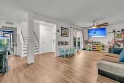 104 Kings Way photo 4