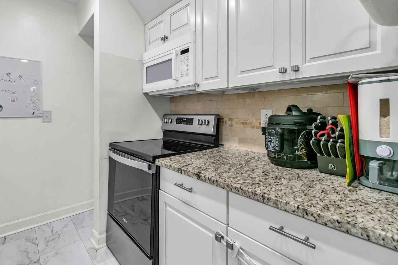 104 Kings Way Photo 21