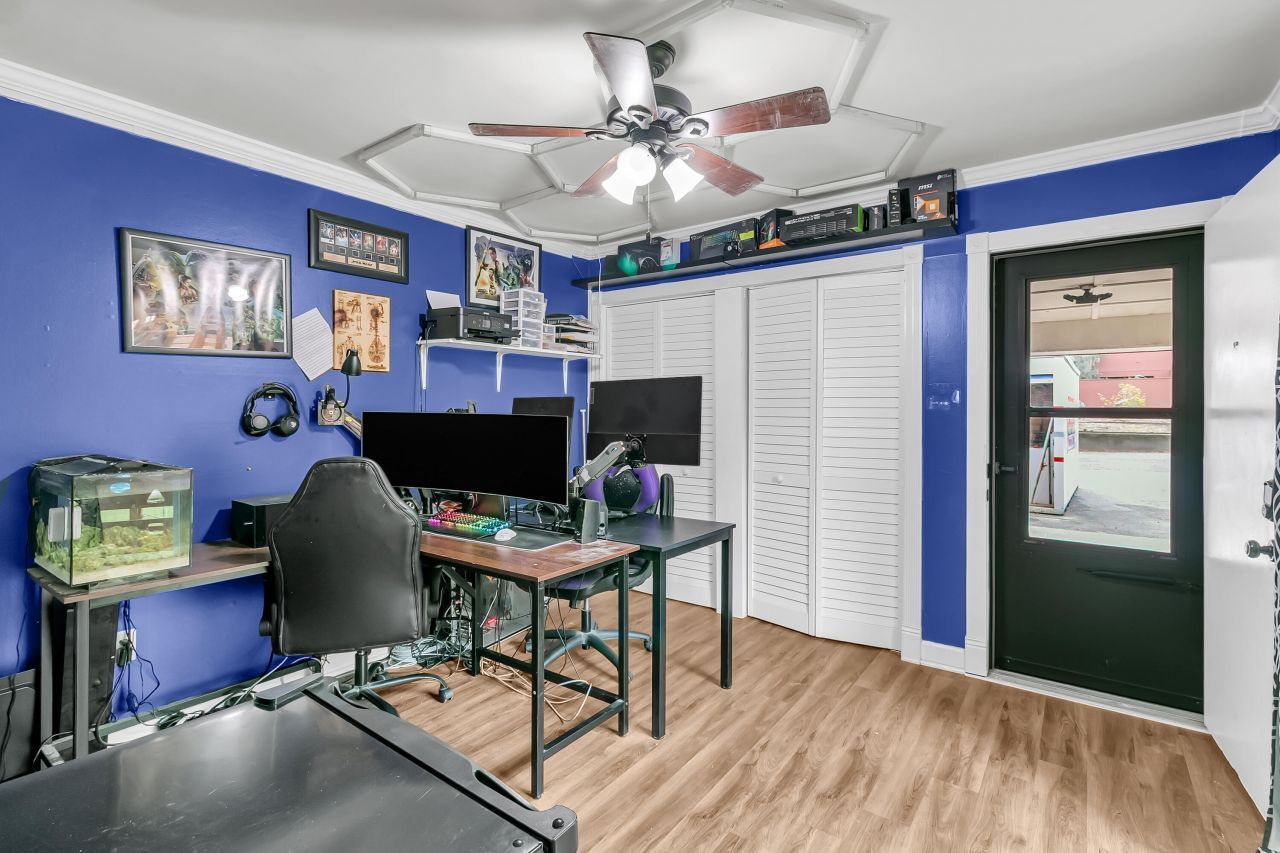 104 Kings Way Photo 27