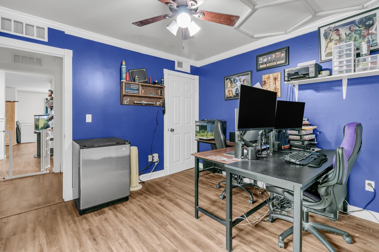 104 Kings Way Photo 28