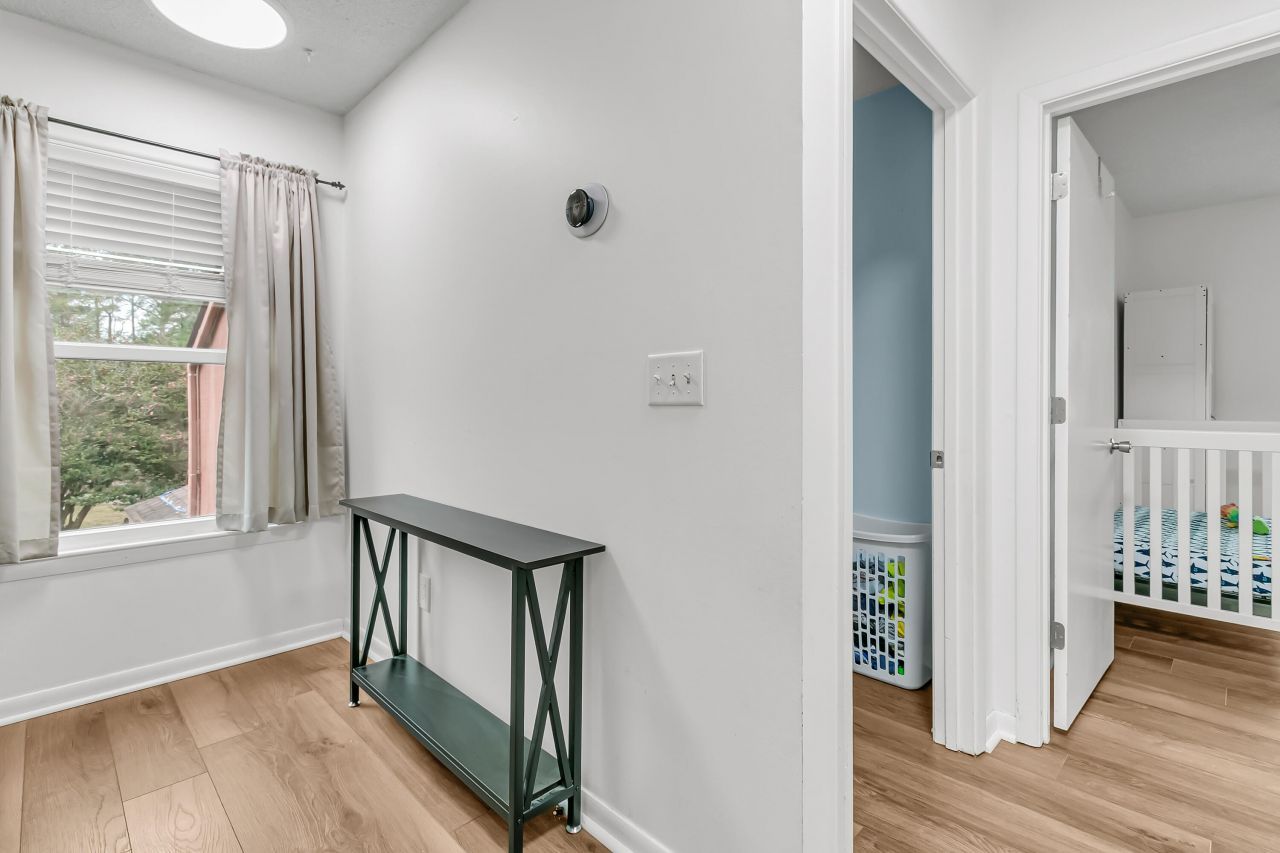 104 Kings Way Photo 29