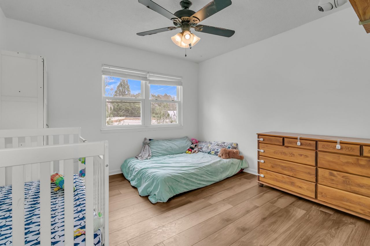 104 Kings Way Photo 30