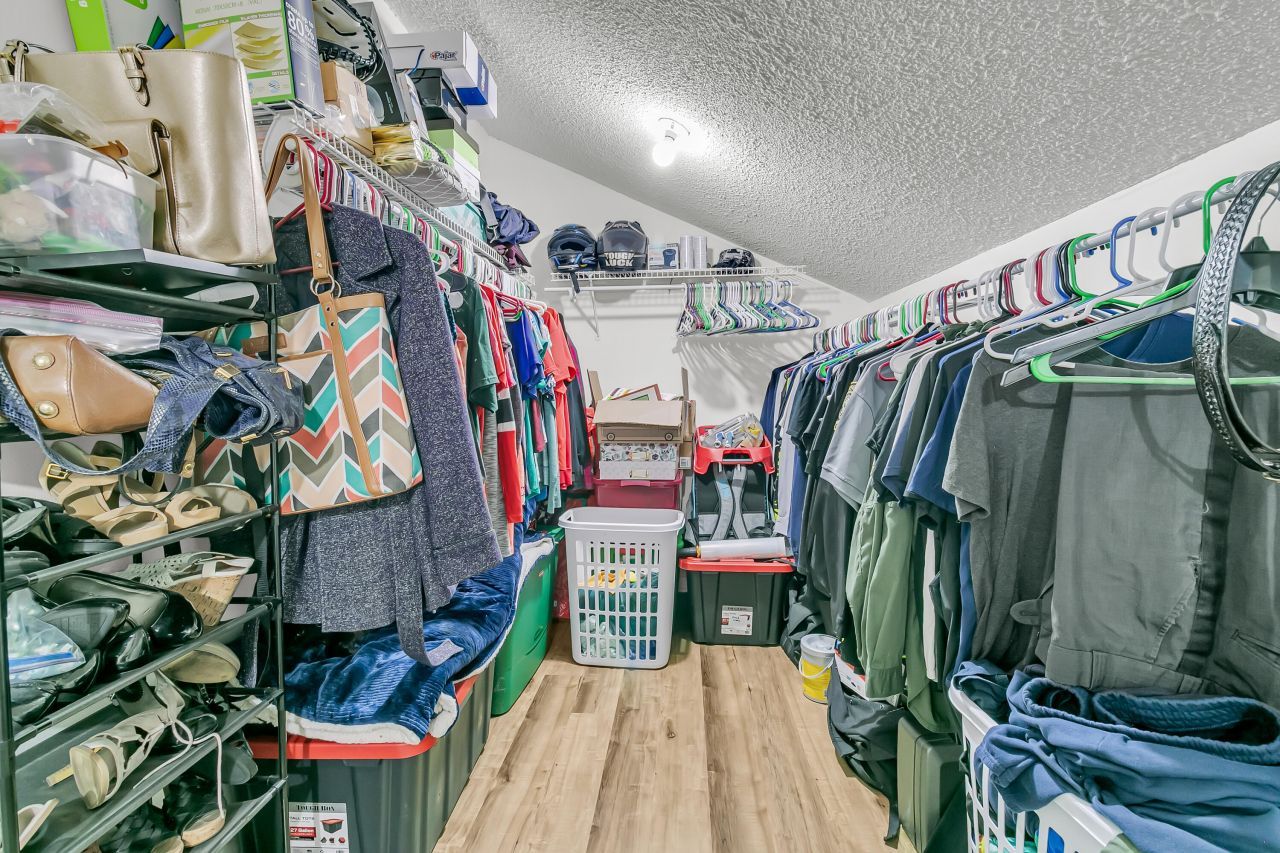 104 Kings Way Photo 37