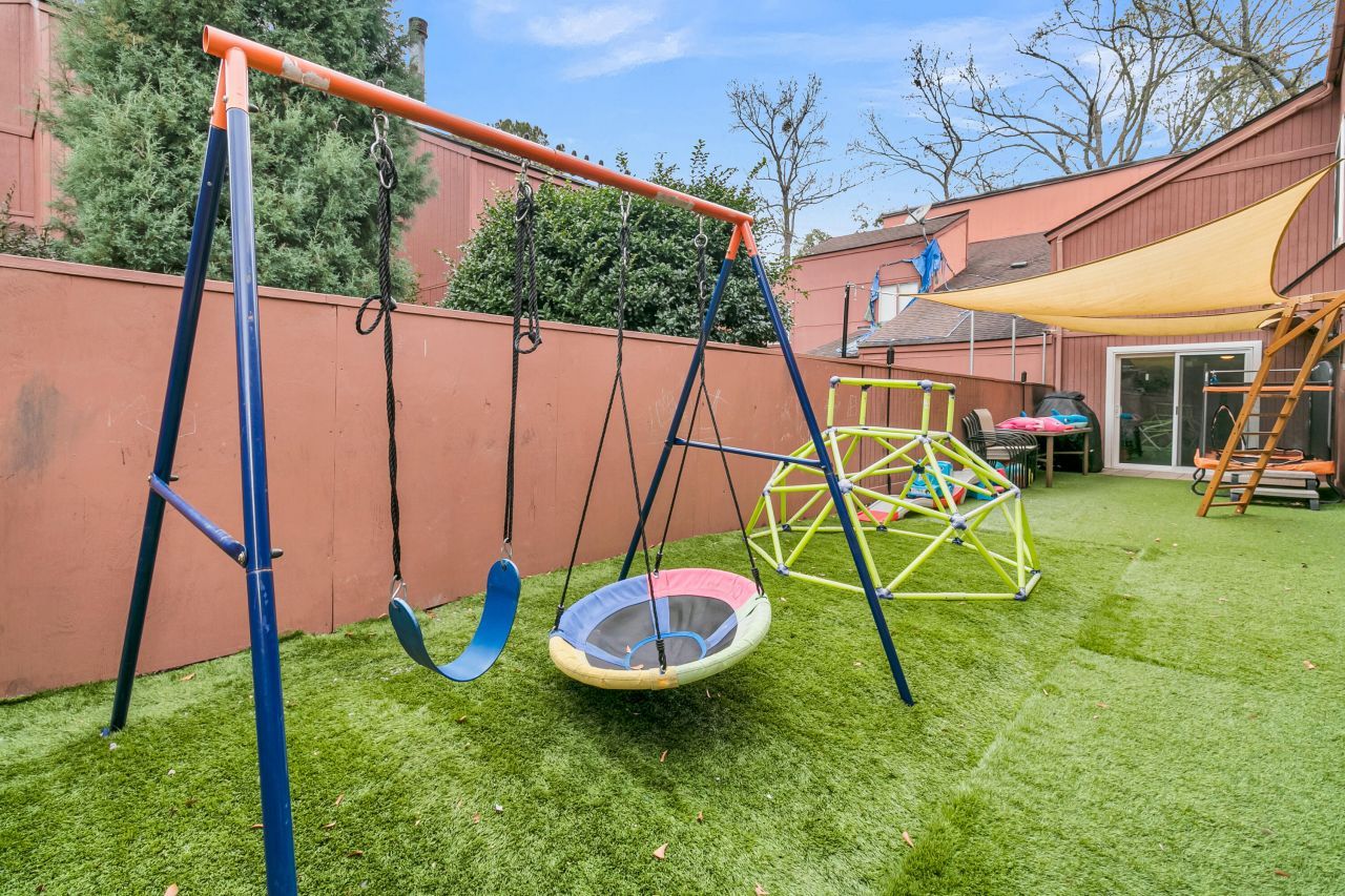 104 Kings Way Photo 7