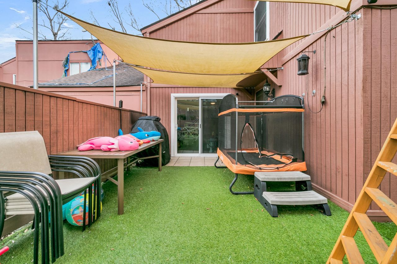 104 Kings Way Photo 8