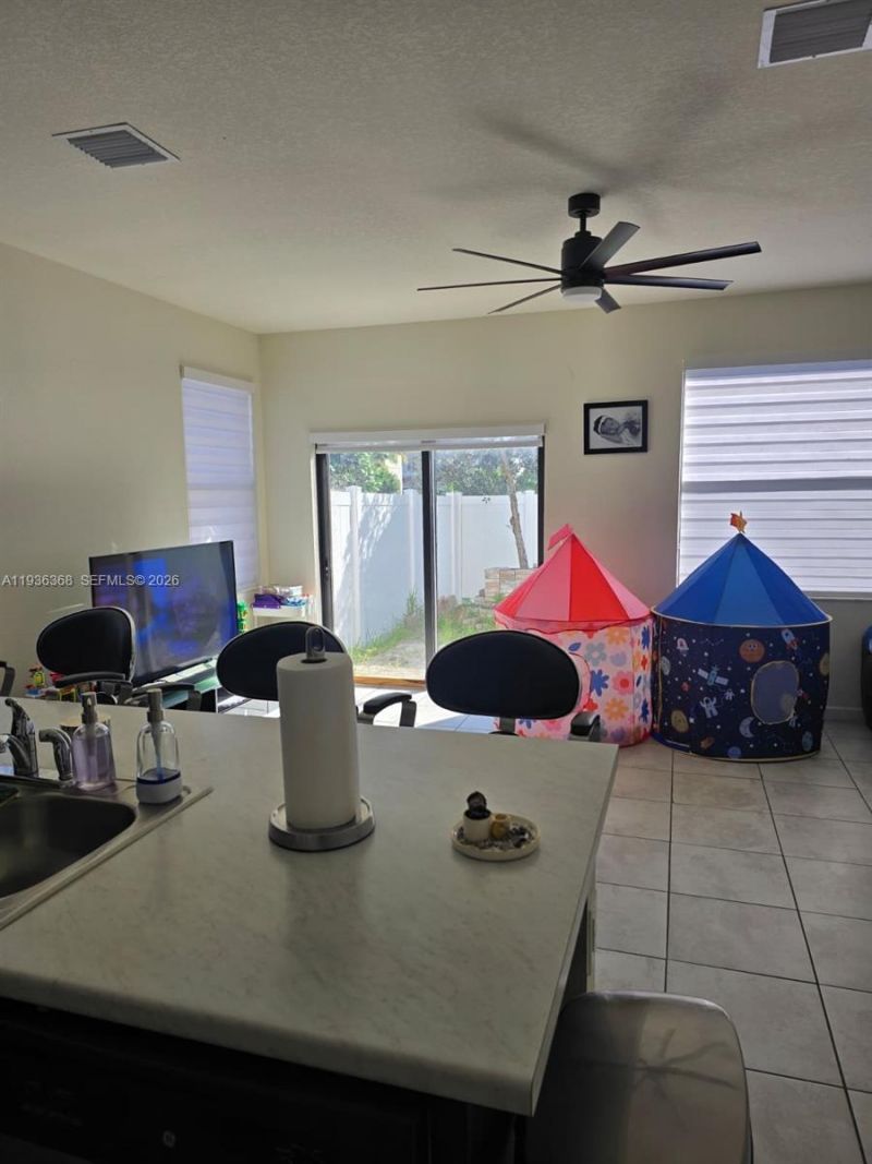 3368 W 105th Ter, Hialeah, FL 33018 Photo