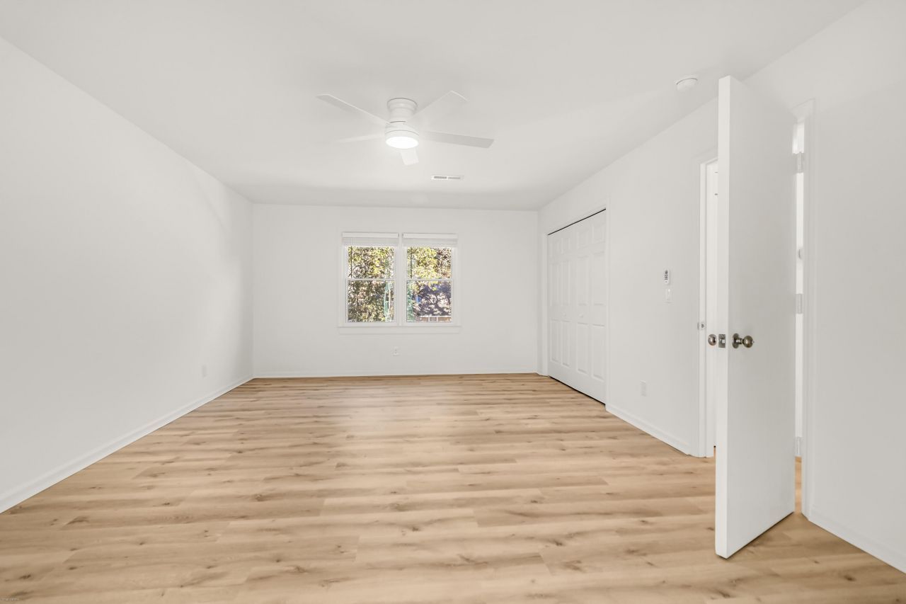 404 Hobcaw Drive Photo 9